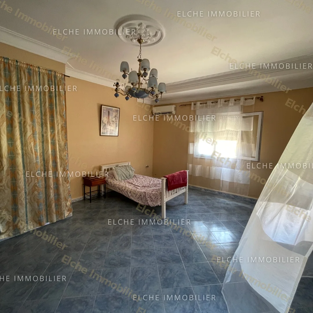 Villa R+2 à Vendre