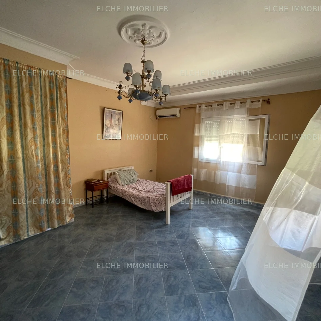 Villa R+2 à Vendre