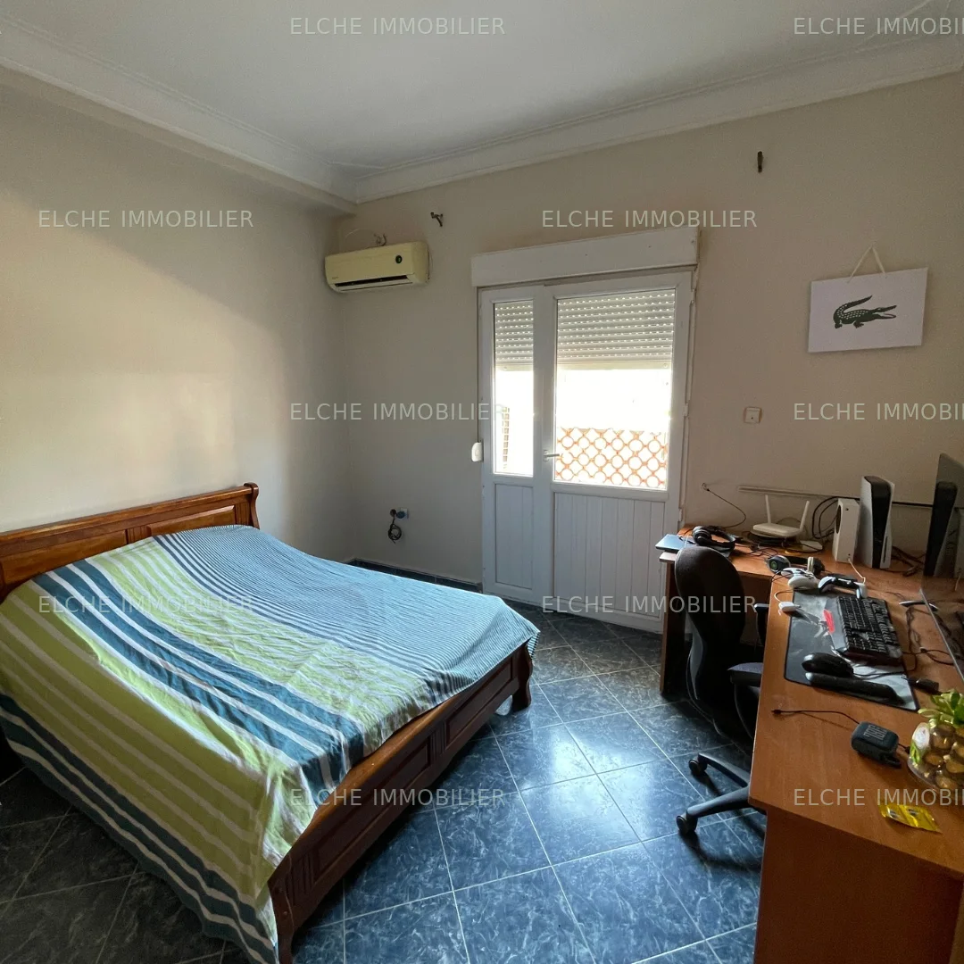Villa R+2 à Vendre