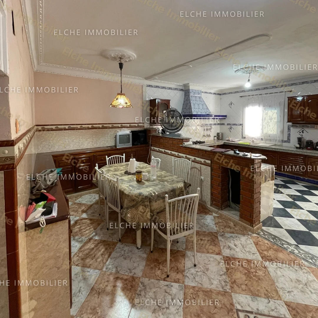 Villa R+2 à Vendre