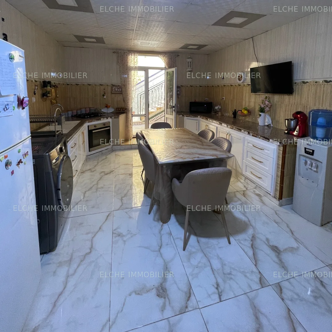 Villa R+2 à vendre