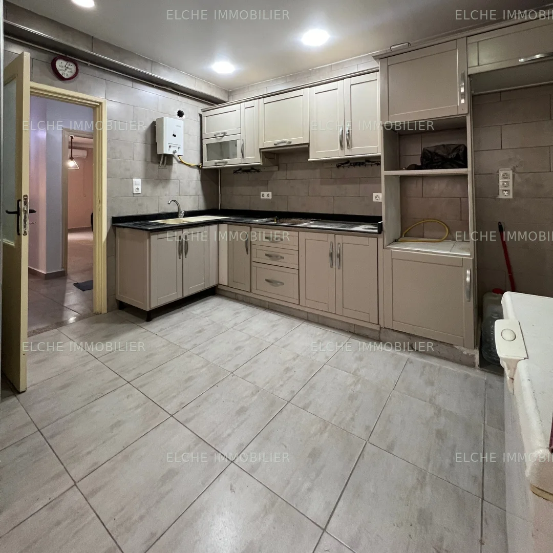 Appartement commercial F3 à Louer