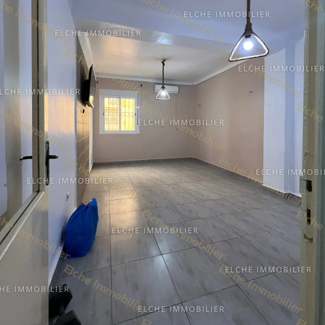 Appartement commercial F3 à Louer
