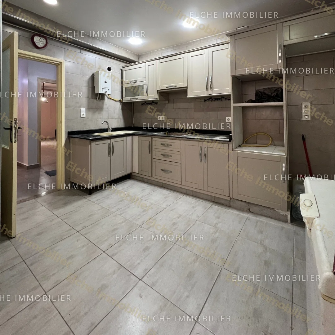 Appartement commercial F3 à Louer