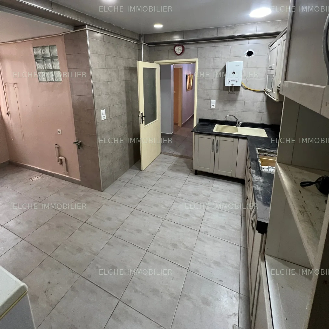 Appartement commercial F3 à Louer