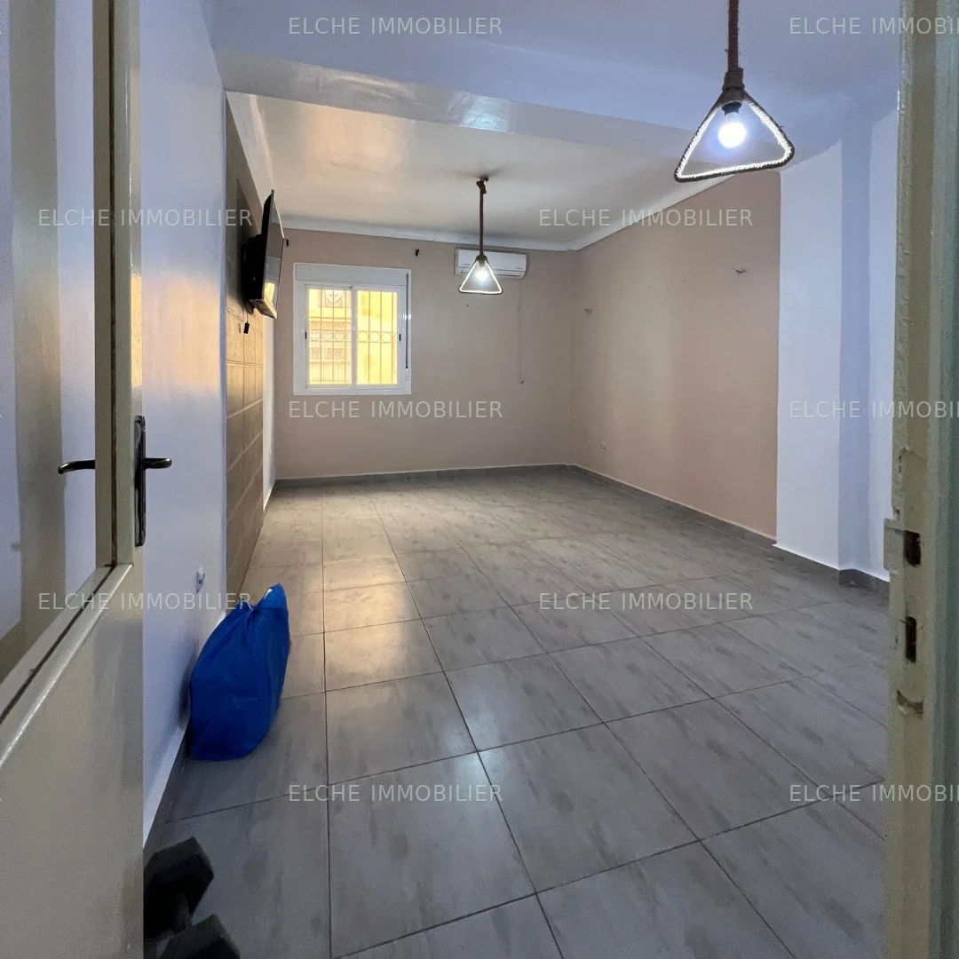 Appartement commercial F3 à Louer