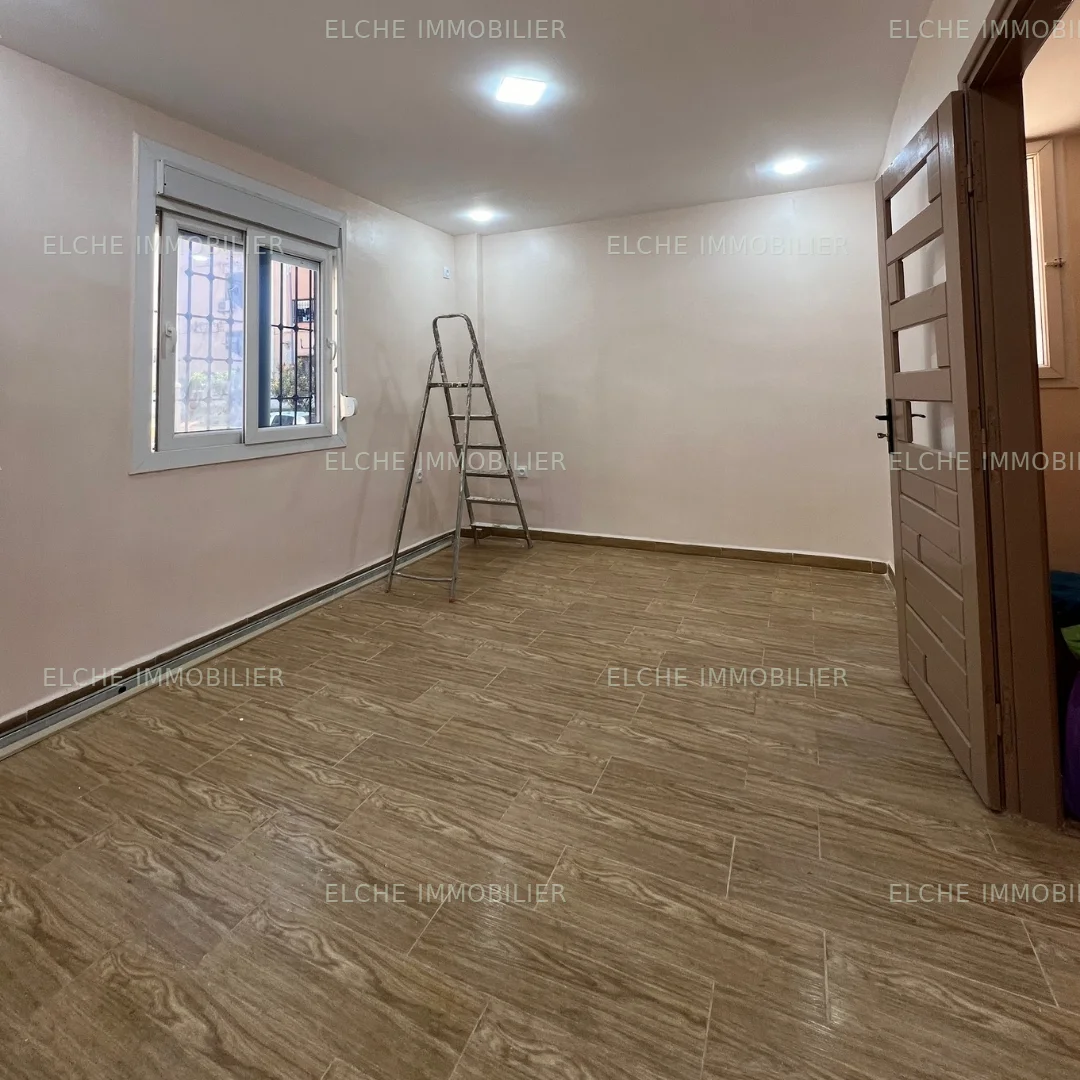 Appartement F2 commercial à Louer