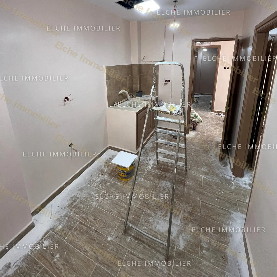 Appartement F2 commercial à Louer