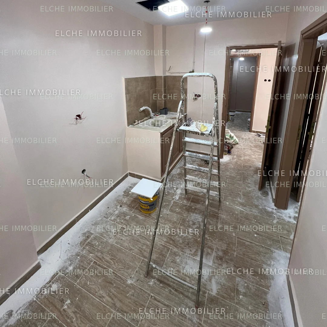 Appartement F2 commercial à Louer