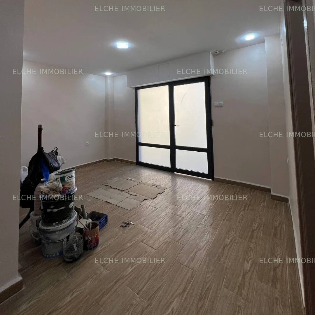 Appartement F2 commercial à Louer