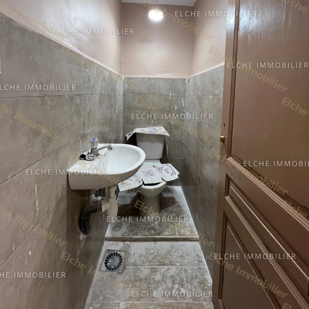 Appartement F2 commercial à Louer