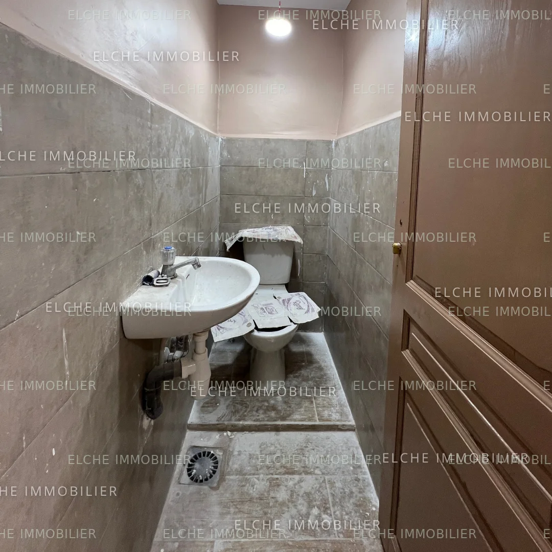 Appartement F2 commercial à Louer