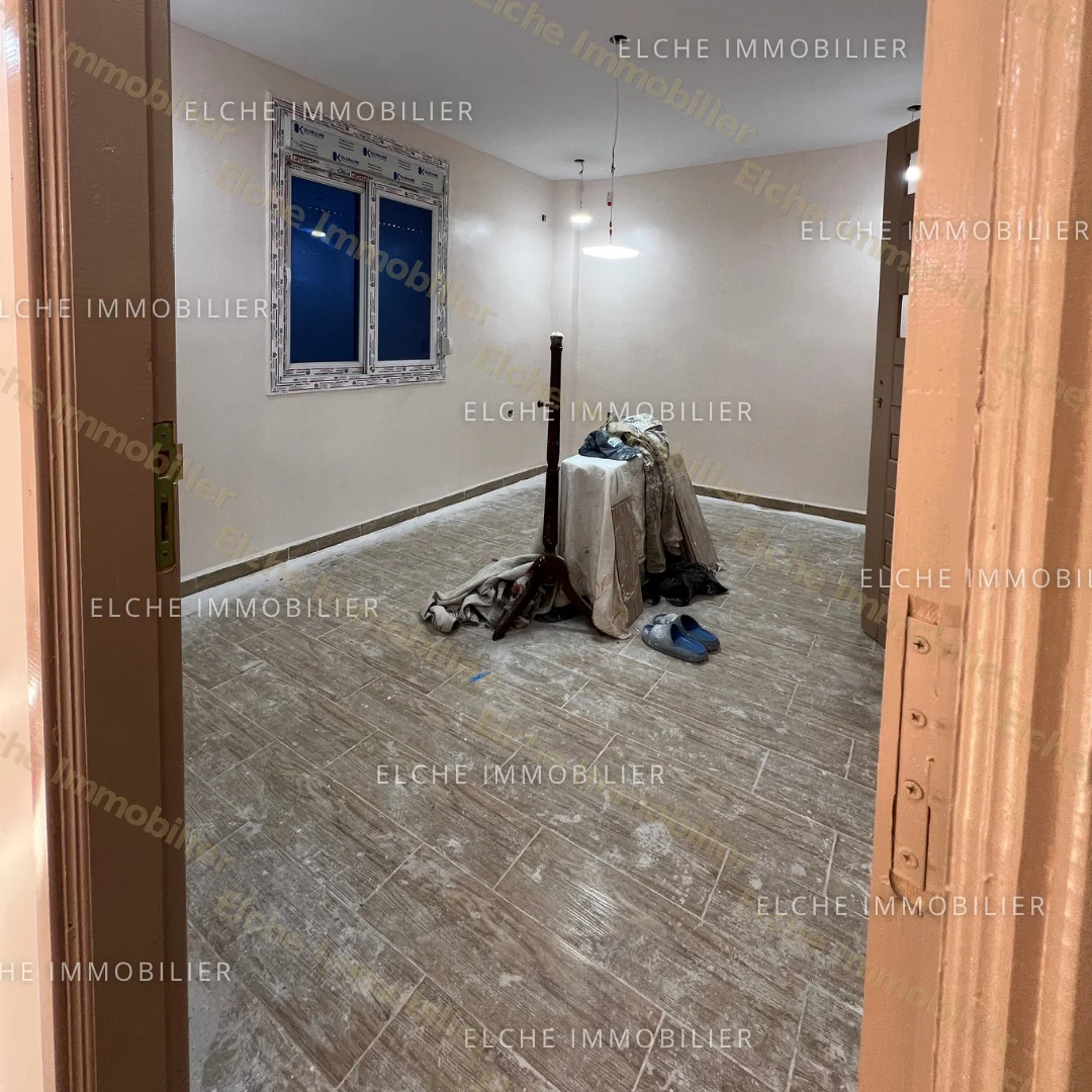 Appartement F2 commercial à Louer