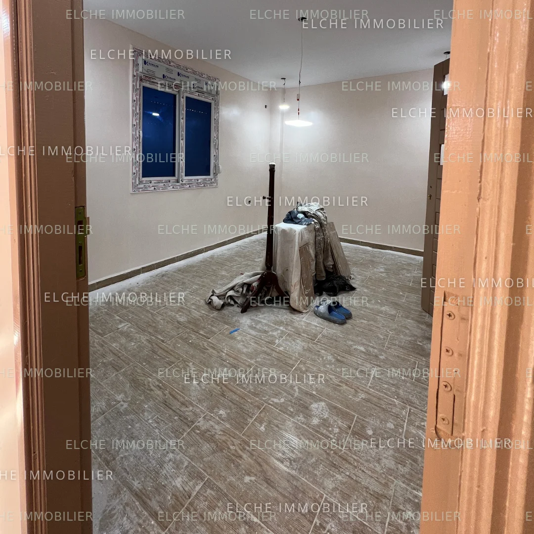 Appartement F2 commercial à Louer