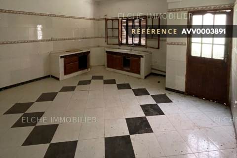 Villa ancienne bâtie R+1 à vendre