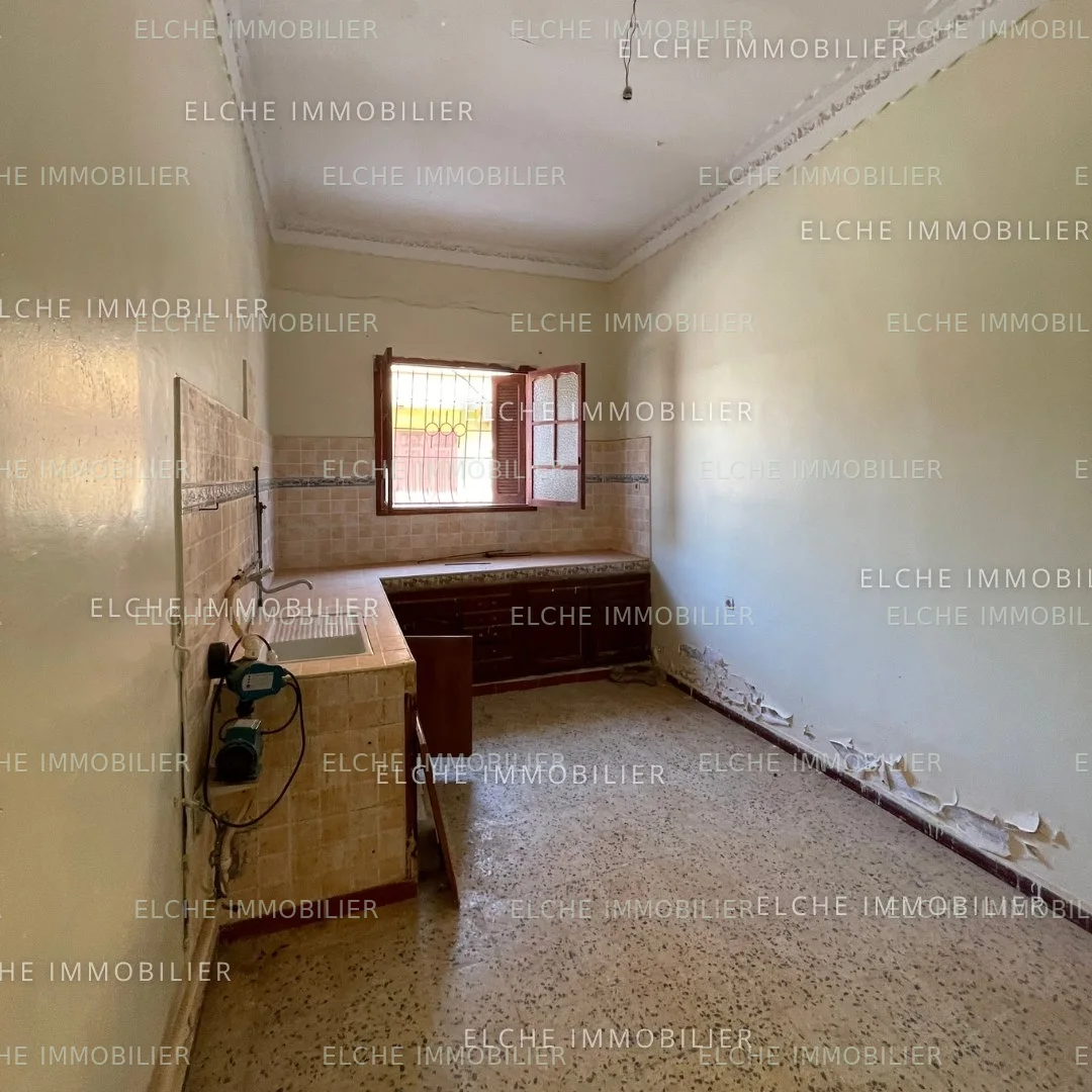 Villa ancienne bâtie R+1 à vendre