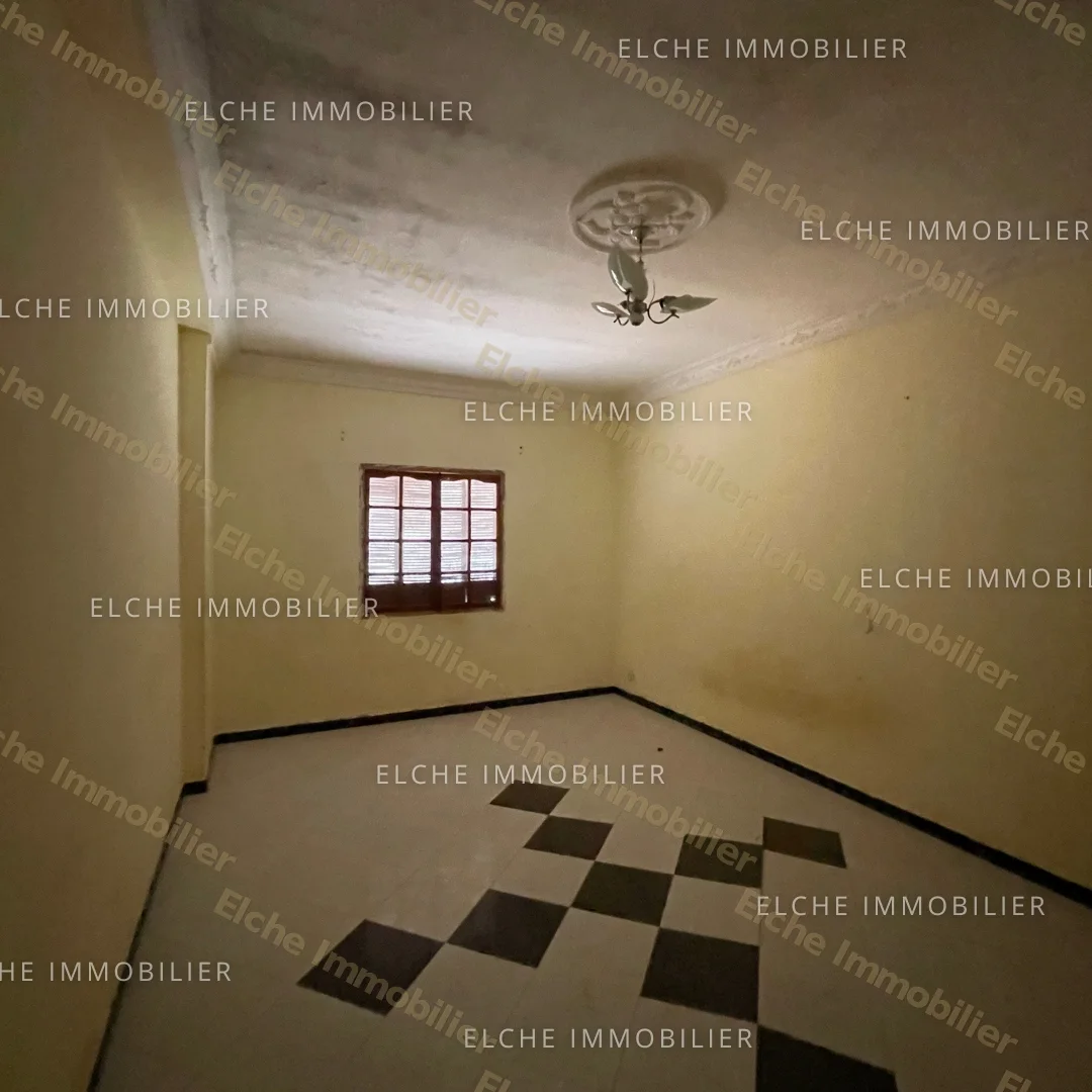 Villa ancienne bâtie R+1 à vendre