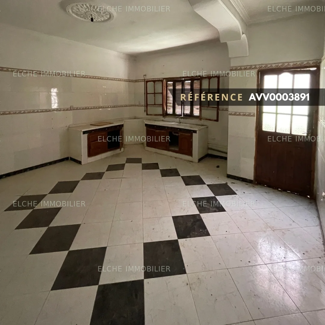 Villa ancienne bâtie R+1 à vendre