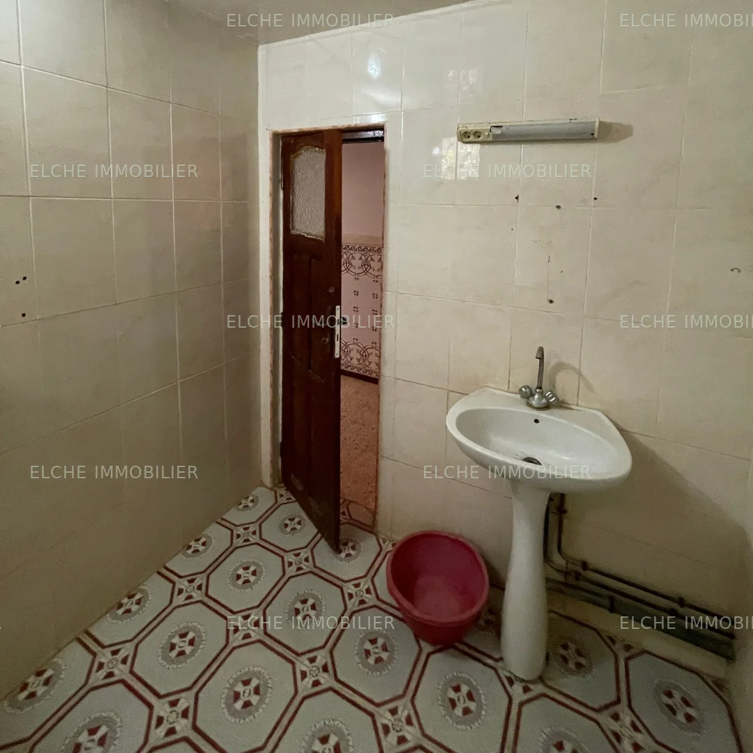 Villa ancienne bâtie R+1 à vendre