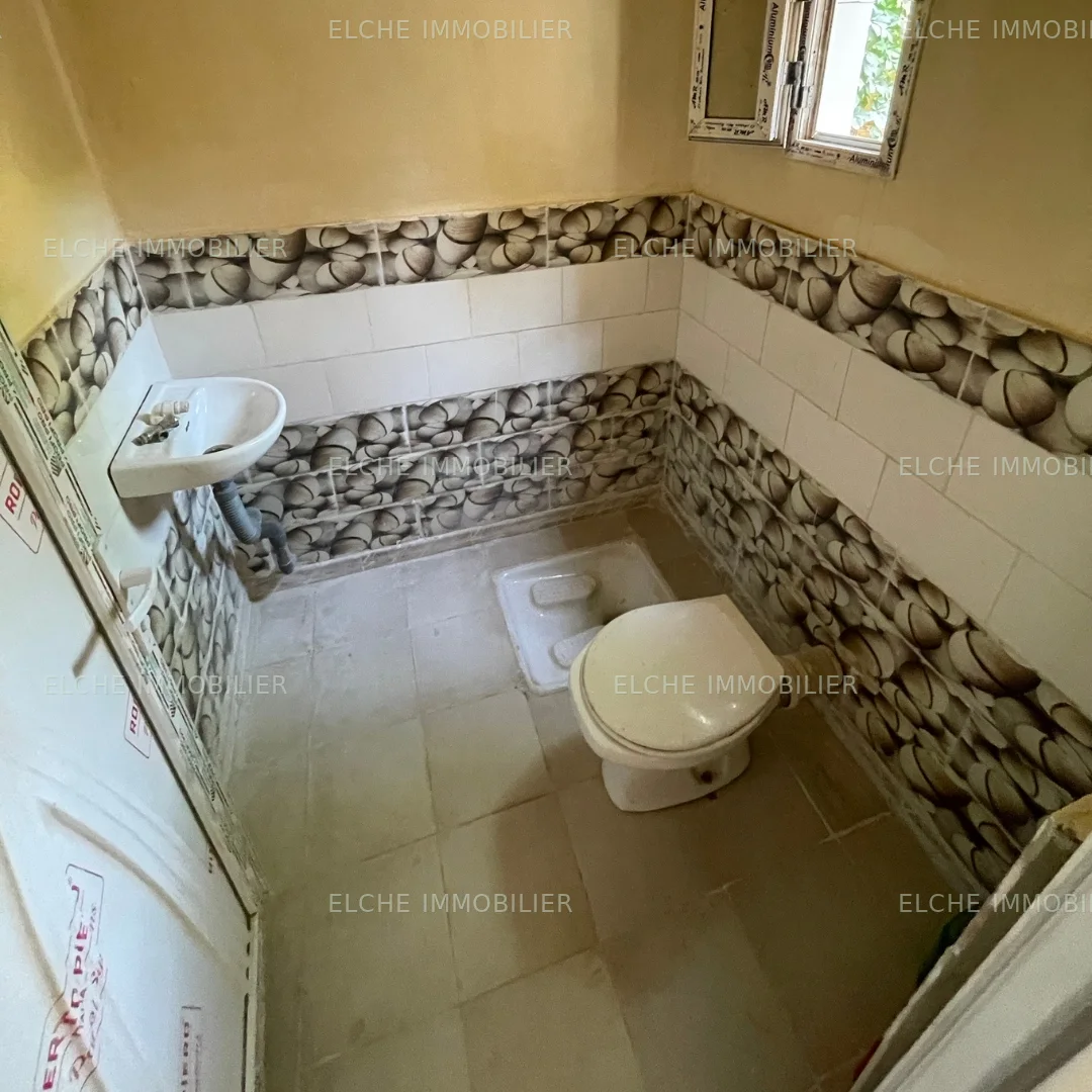 Maison semi-finie à vendre