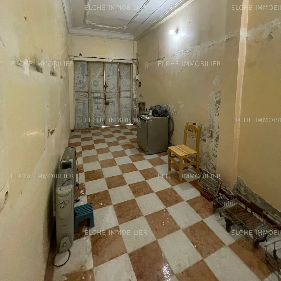 Maison semi-finie à vendre