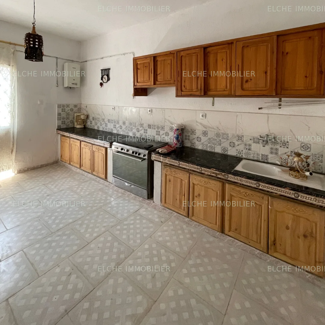 Maison semi-finie à vendre