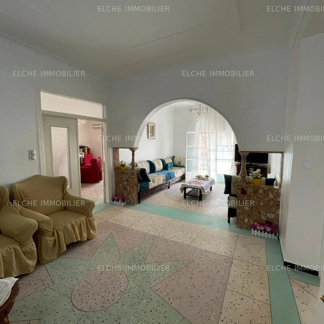 Villa R+1 à Vendre