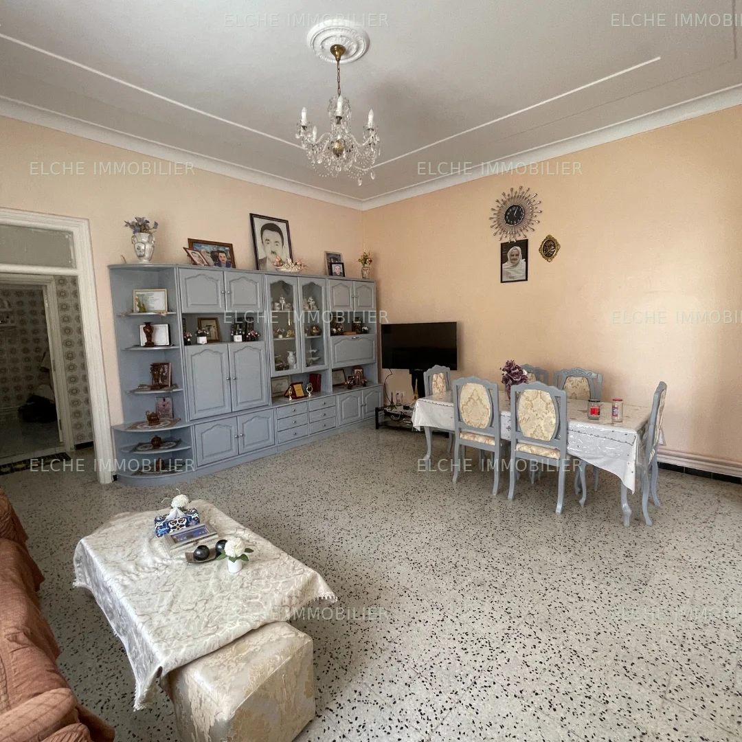 Villa R+1 à Vendre