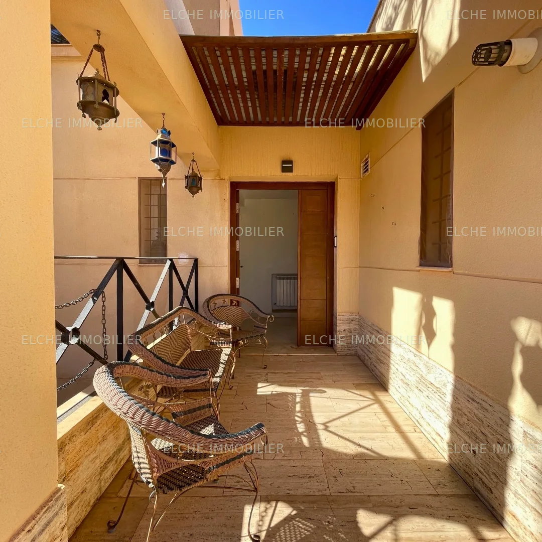 Villa R+2 à Vendre