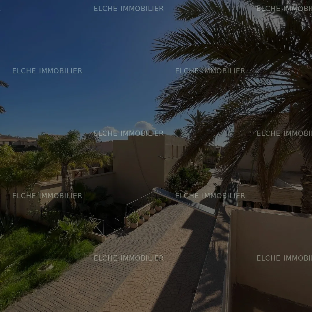 Villa R+2 à Vendre