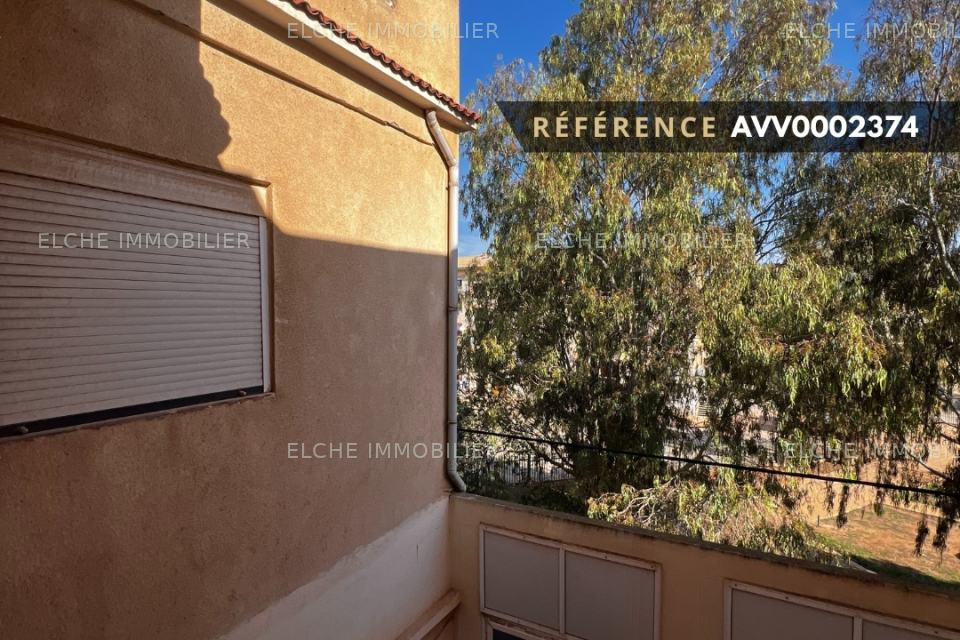 Maison R+2 à Vendre