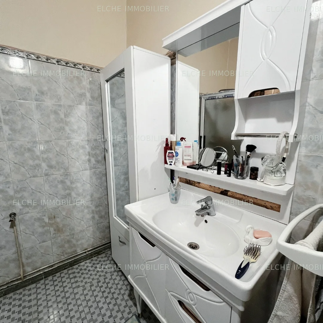 Maison R+2 à Vendre