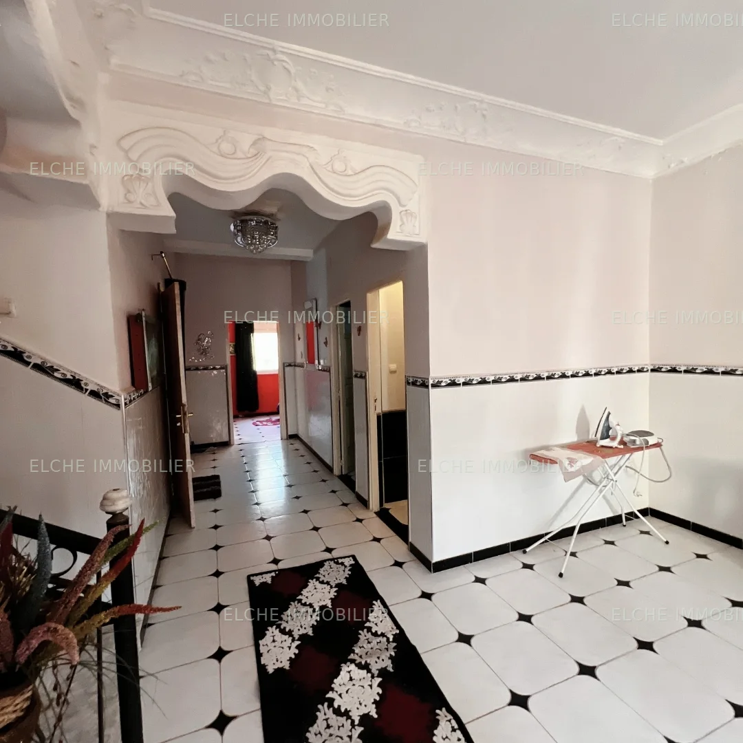 Maison R+2 à Vendre