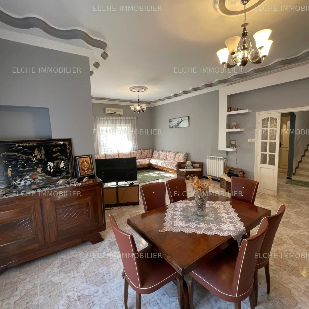 Maison F7 Avendre