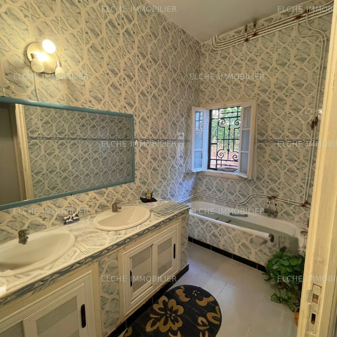 Maison F7 Avendre