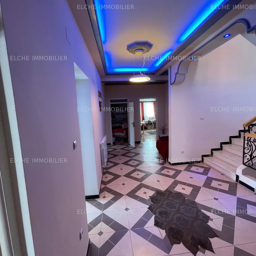Maison F7 Avendre