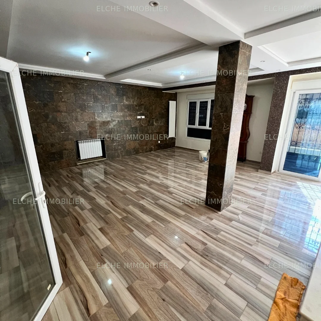 Maison R+2 à Louer