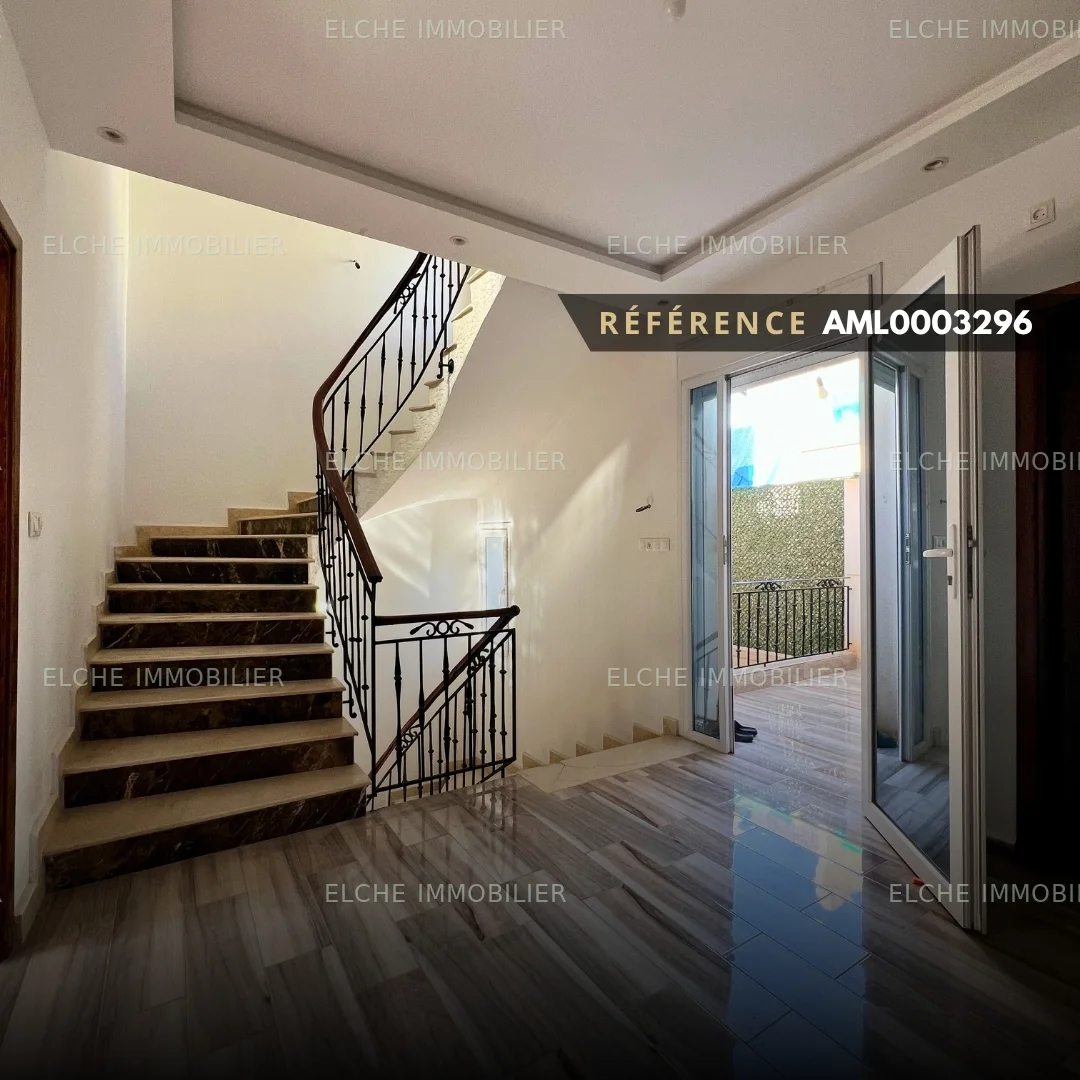 Maison R+2 à Louer