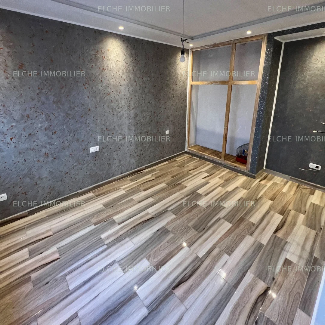 Maison R+2 à Louer