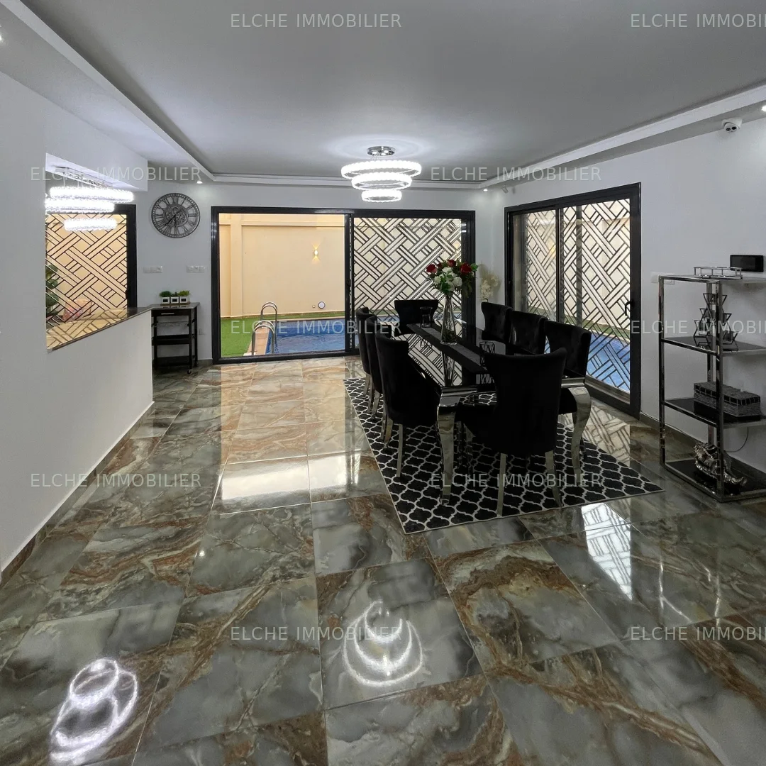 Maison R+2 a Vendre