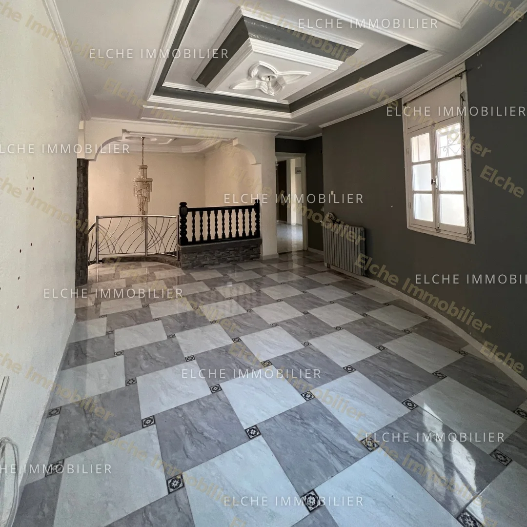 Villa R+1 à Louer