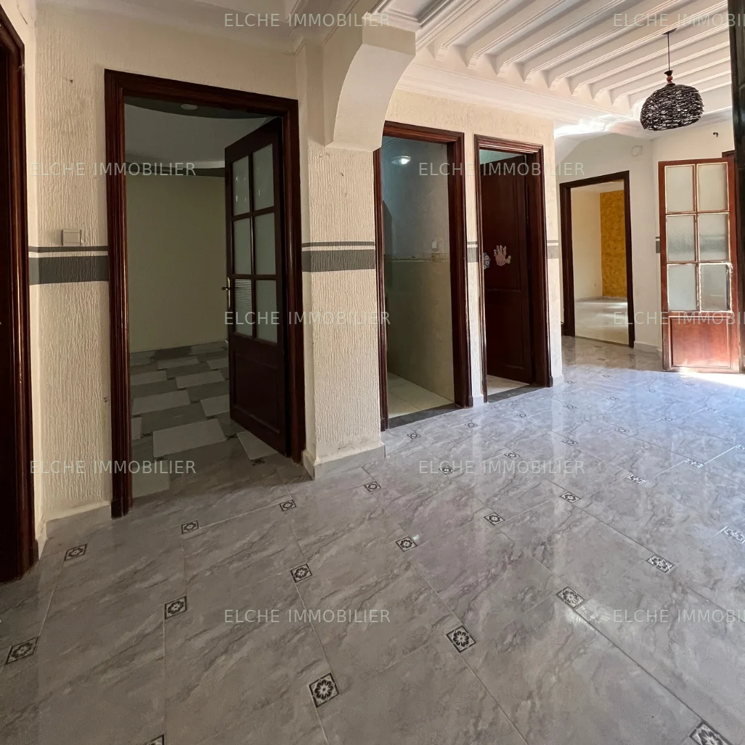 Villa R+1 à Louer