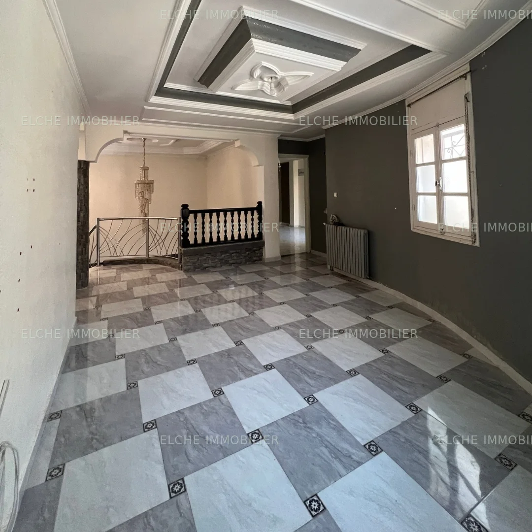 Villa R+1 à Louer