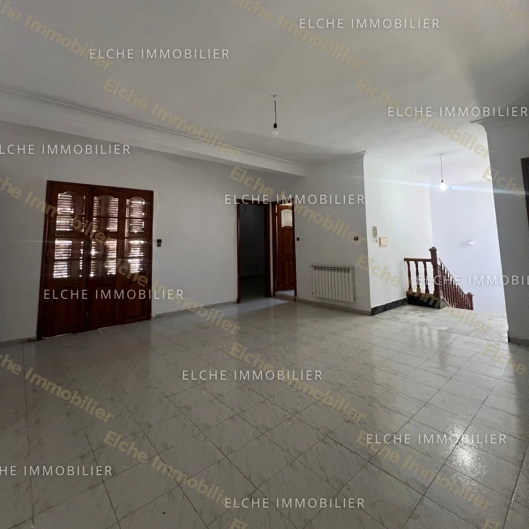 Villa R+1 à Louer