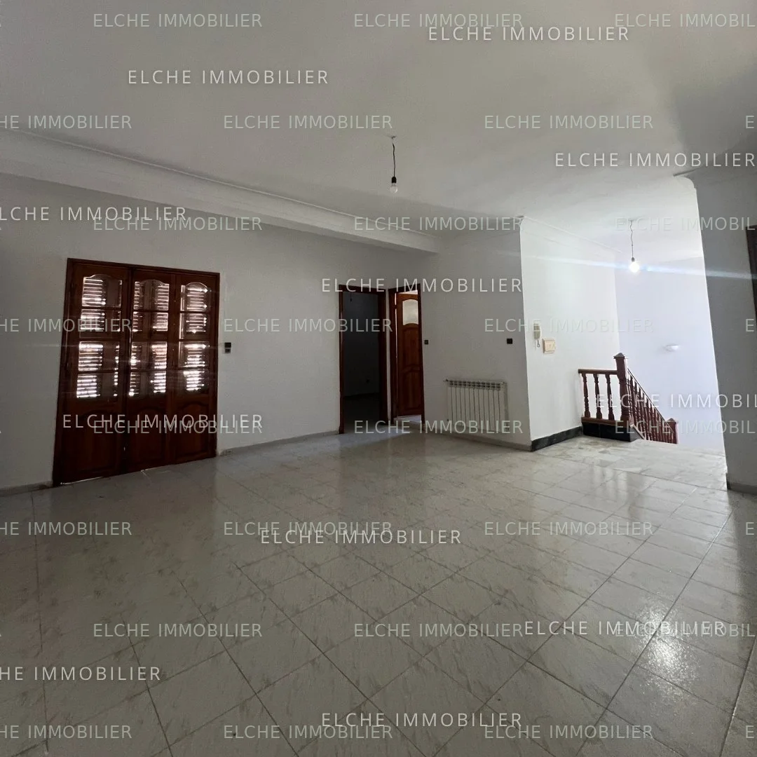 Villa R+1 à Louer