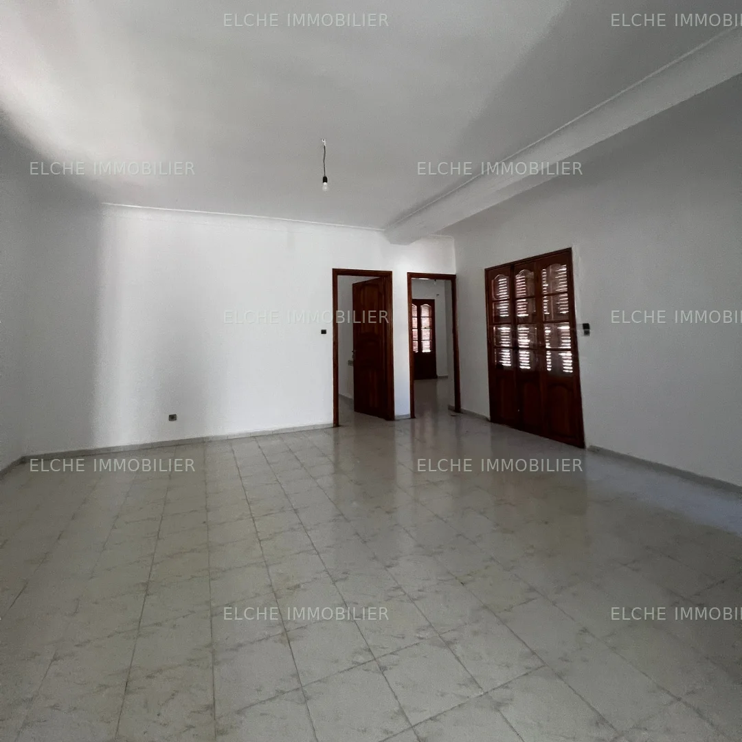 Villa R+1 à Louer