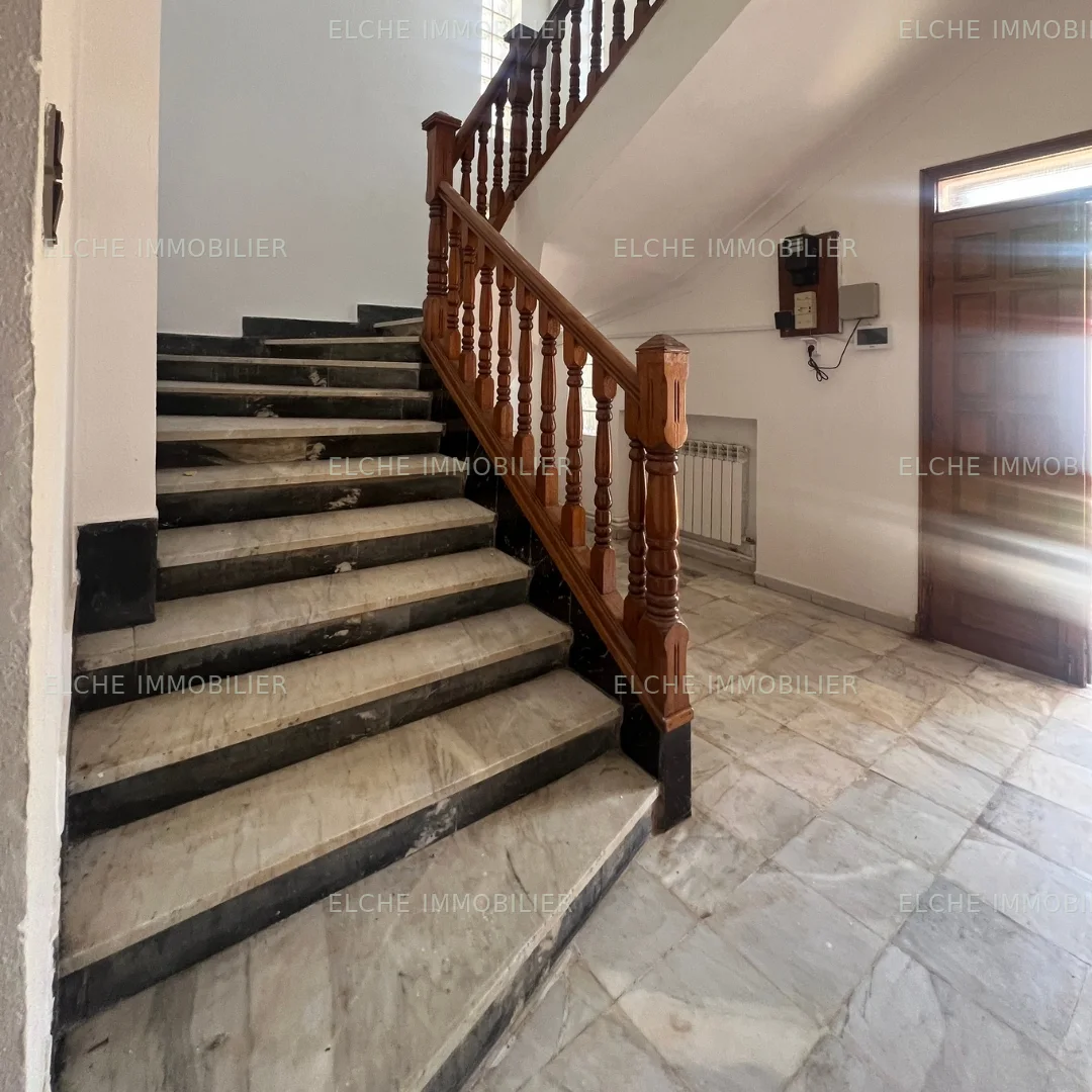 Villa R+1 à Louer