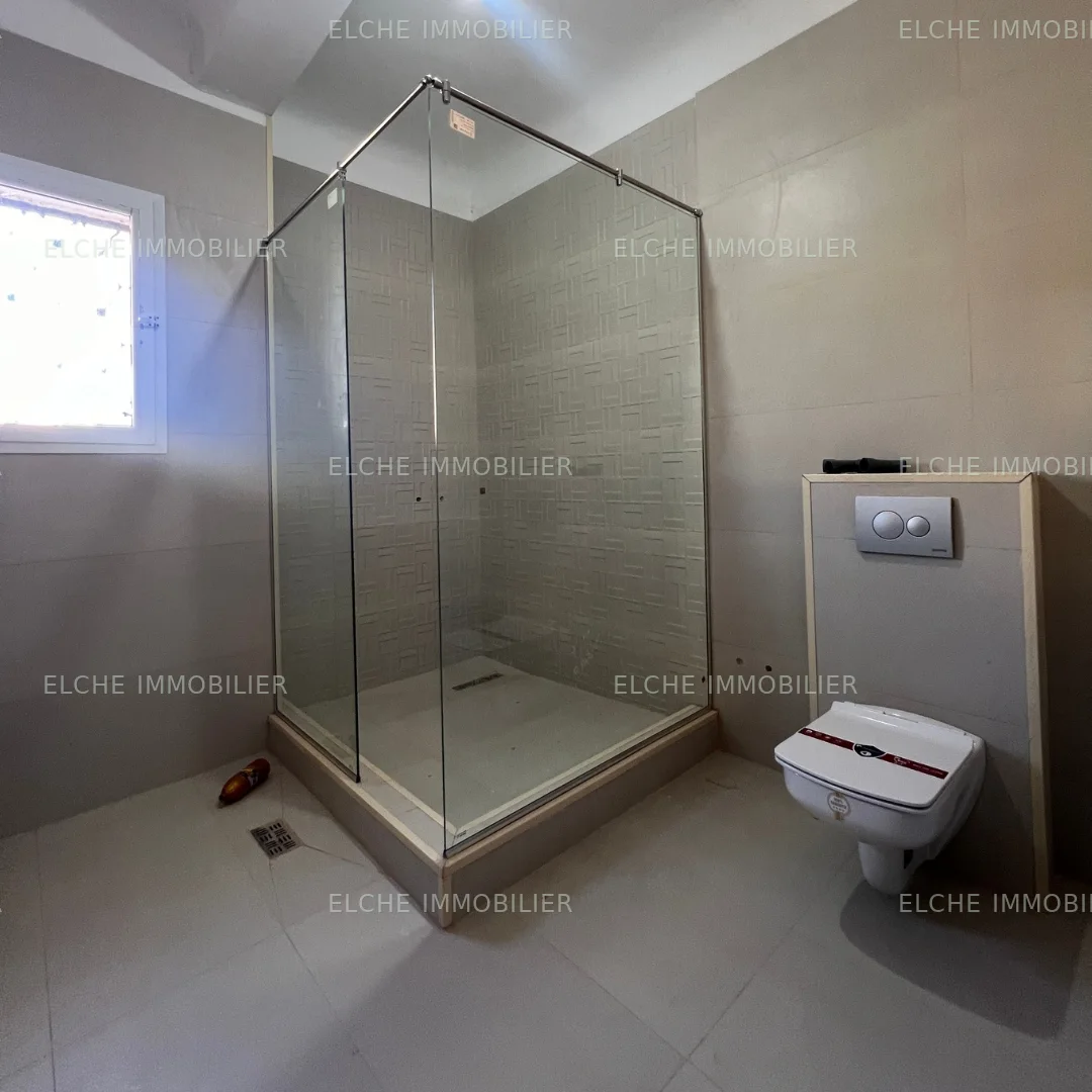 Villa R+1 à Louer