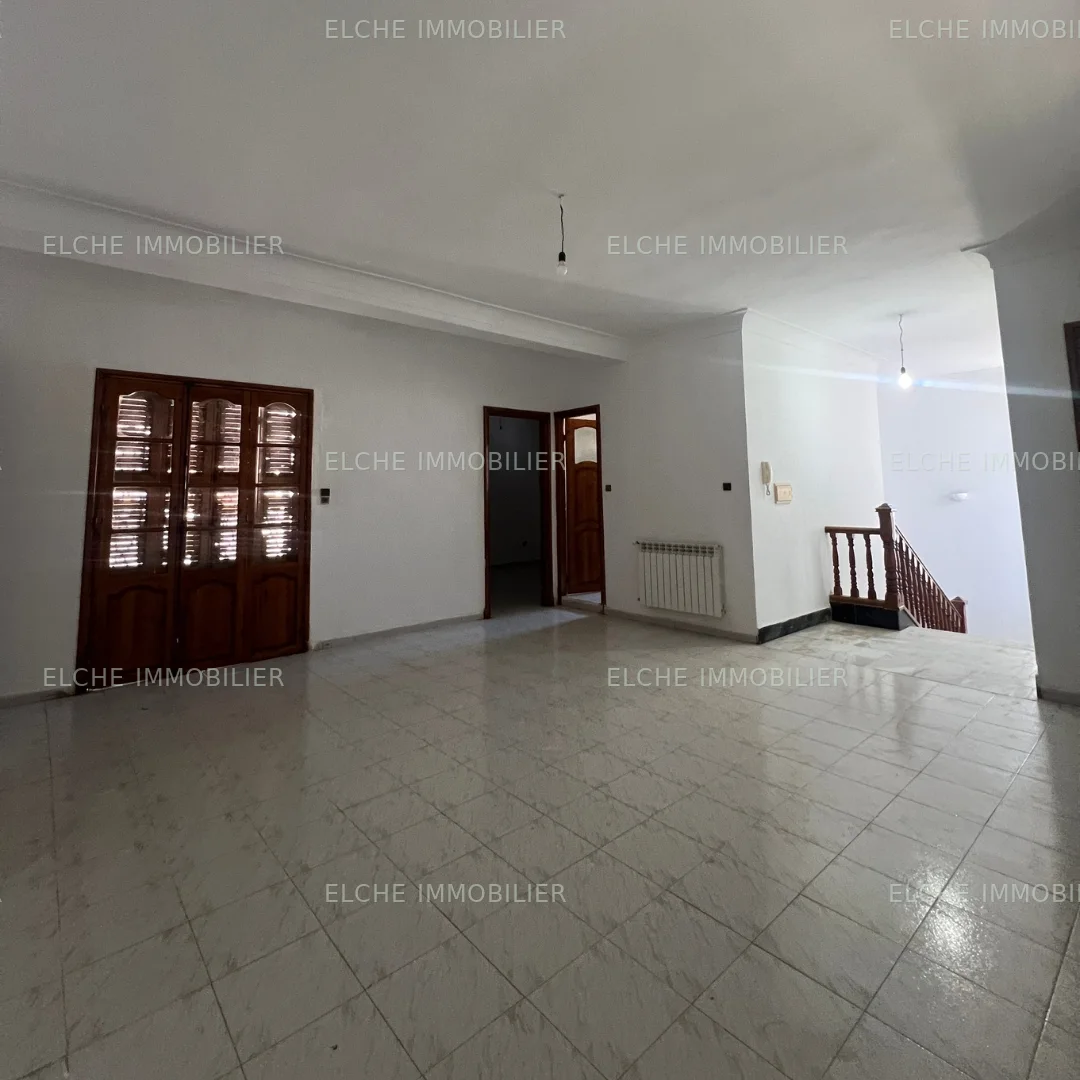 Villa R+1 à Louer