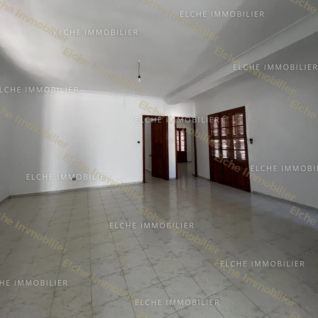 Villa R+1 à Louer